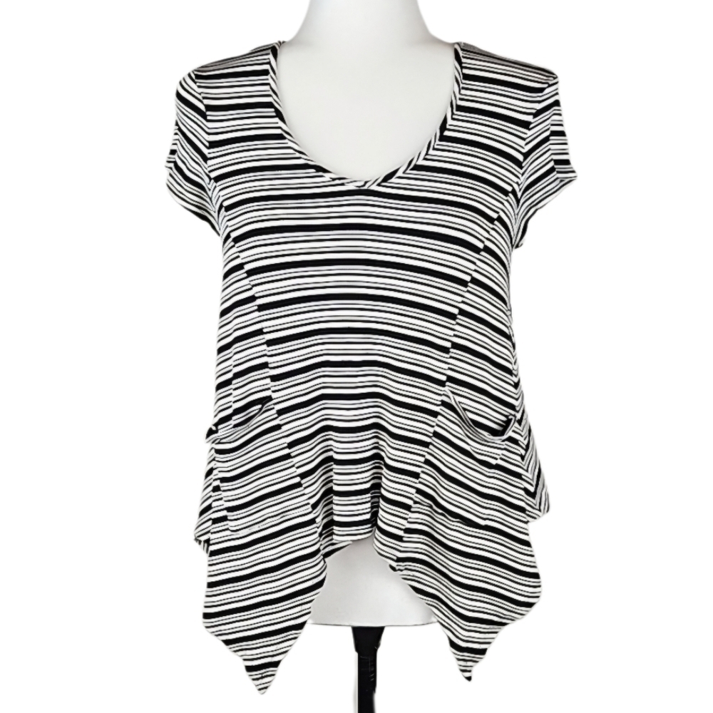 Boehmian Sharkbite Hankie Hem Short Sleeve Bouncy Soft Striped Shirt, M